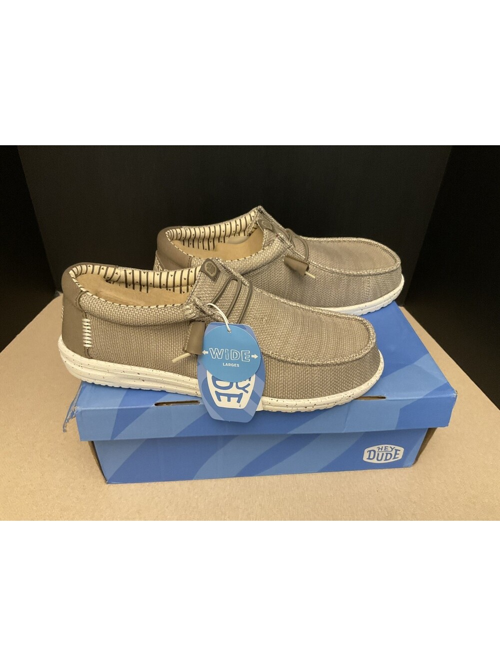 New W/Snag(See Pics). Mens Hey Dude Wally Stretch Sox Tan Slip On Shoes. SZ 12EE